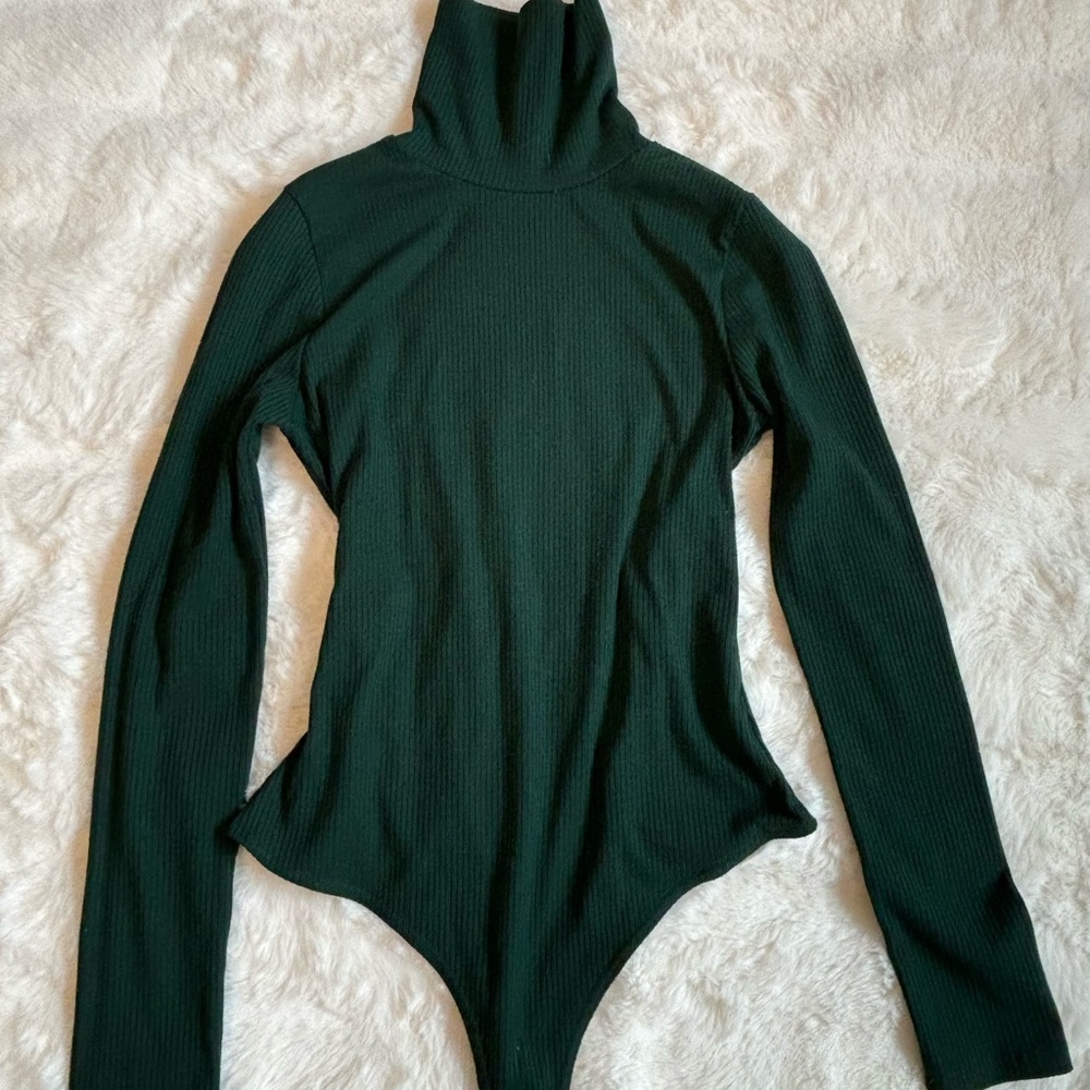 Fashion Nova Green Bodysuit with Turtleneck and Long Sleeves